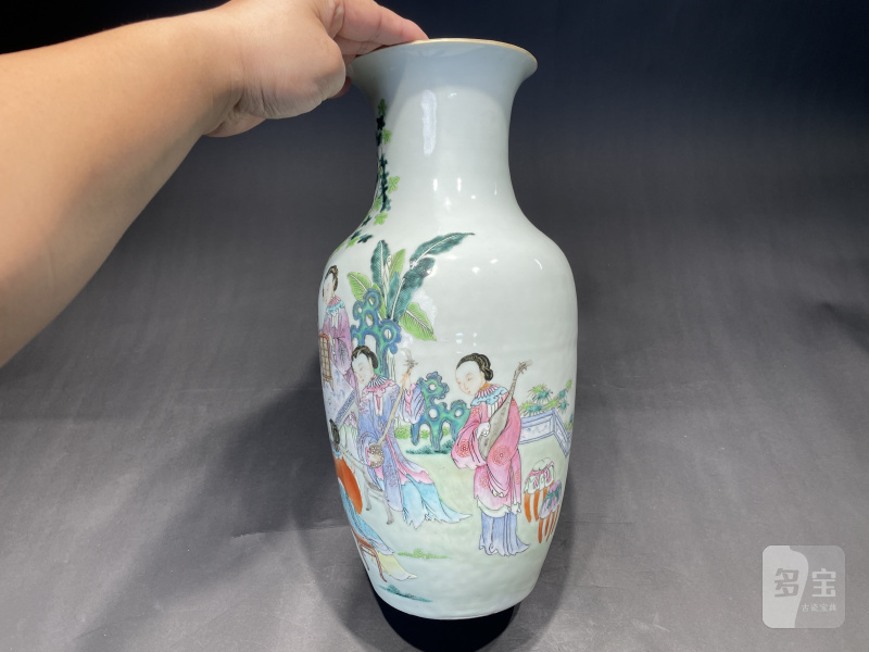 清乾隆 粉彩金线池人物故事图瓶 - 图3
